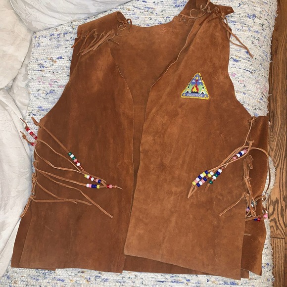 VINTAGE SUEDE FESTIVAL HIPPIE VEST w/ BEADED FRINGE & VINTAGE PATCH  UNISEX - Picture 1 of 10